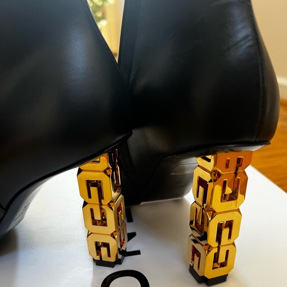 😊SOLD😊Givenchy G Cube Ankle black booties in size 37 - Picture 7 of 14
